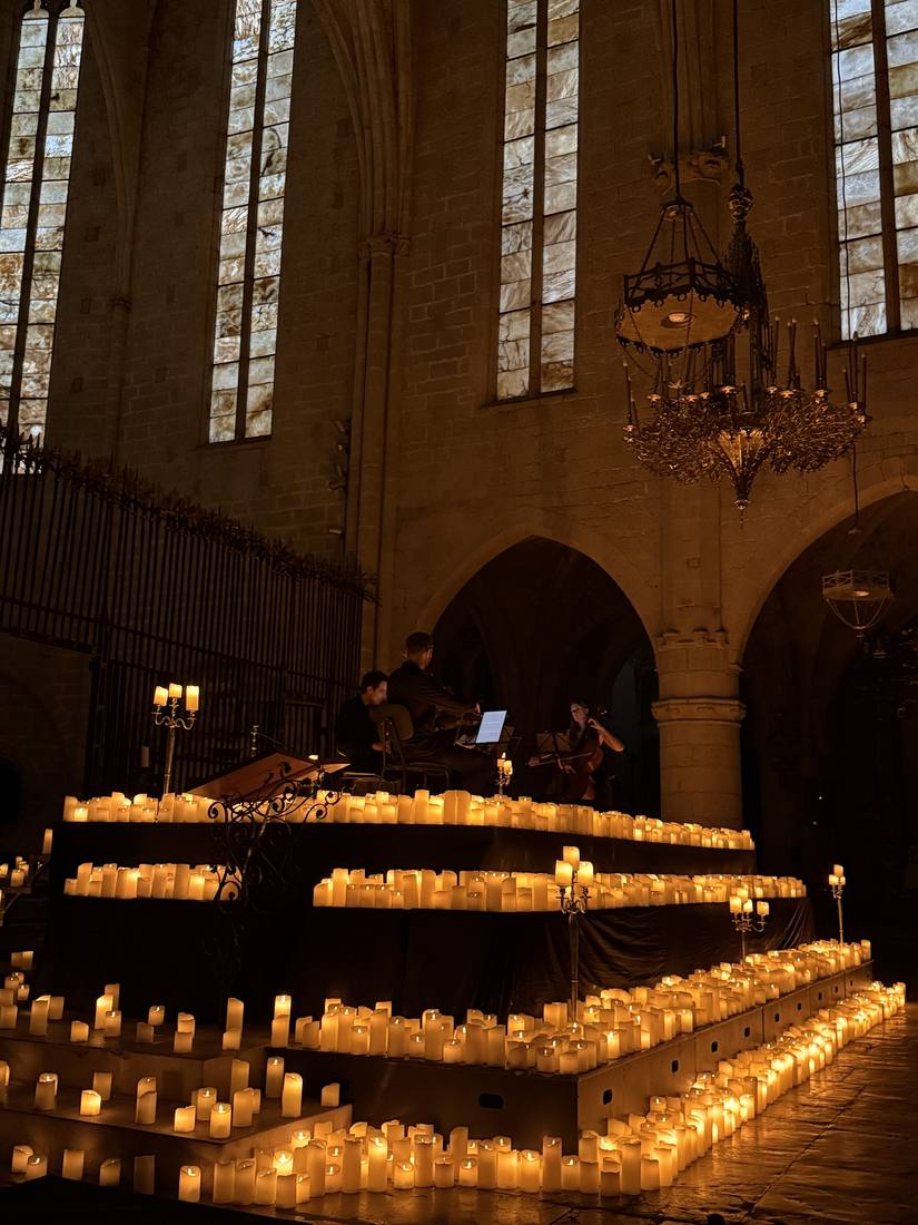 Concierto Candlelight con velas en iglesia